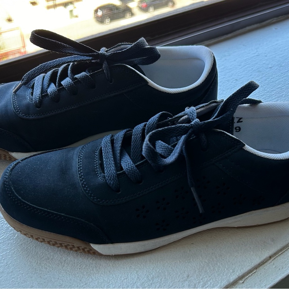 Women’s Cotton Traders blue suede eyelet sneakers trainers size 8